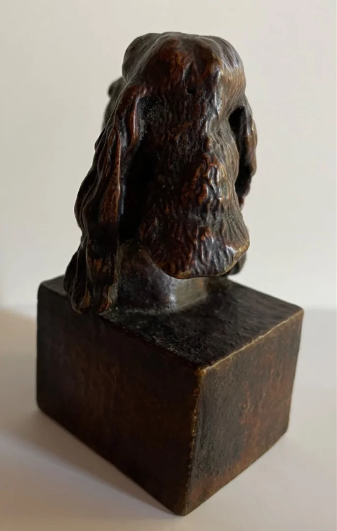 Petit Sujet En Bronze Représentant Une Tête De Chien