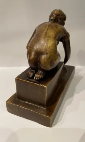青铜雕像