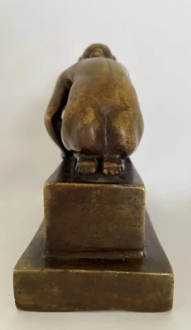青铜雕像
