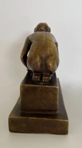 青铜雕像