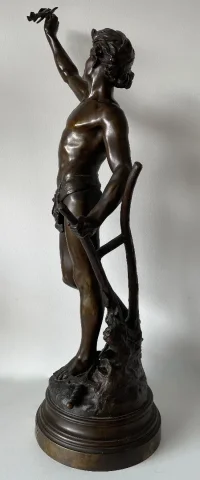 BRONZEN BEELDJE GETEKEND E. DROUOT