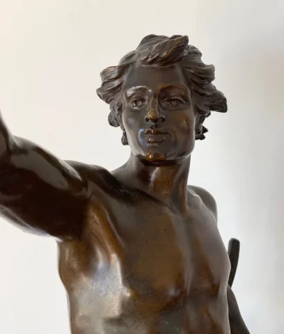 BRONZEN BEELDJE GETEKEND E. DROUOT