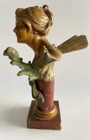 Papillon , petite Sculpture en régule Signée Fabreuil
