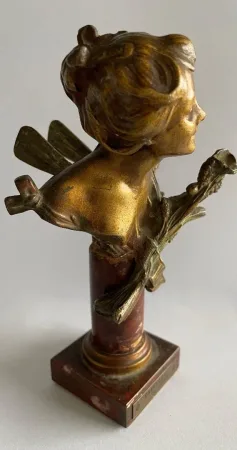 Papillon , petite Sculpture en régule Signée Fabreuil