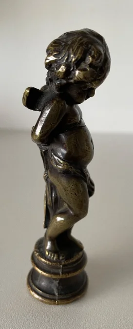 Cachet en bronze représentant Un Angelot