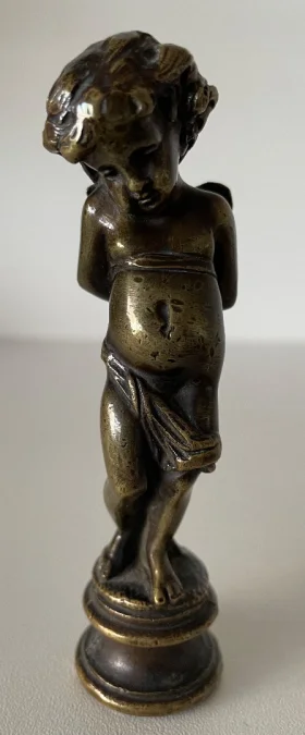 Cachet en bronze représentant Un Angelot