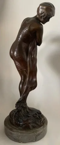 La Jeune Femme Et Le Crabe , Sculpture En Bronze
