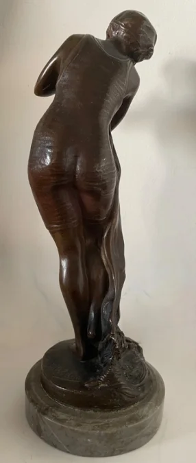 La Jeune Femme Et Le Crabe , Sculpture En Bronze