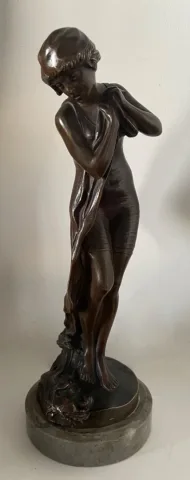 La Jeune Femme Et Le Crabe , Sculpture En Bronze