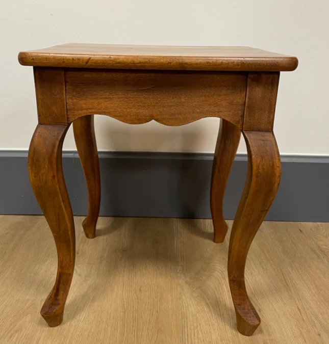 Petite Table  Basse D Appoint En Noyer