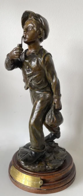 Jeune Homme à La Pipe , Sculpture En Bronze