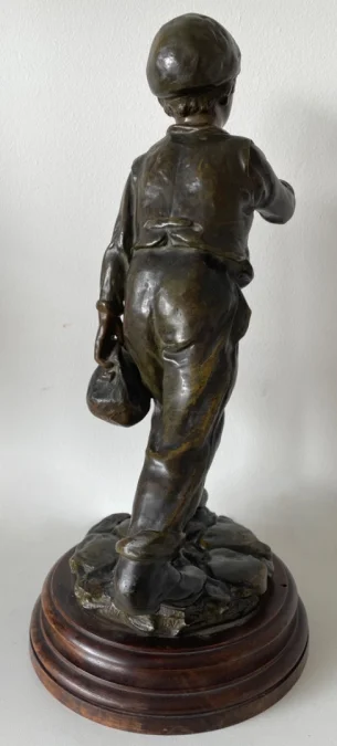 Jeune Homme à La Pipe , Sculpture En Bronze