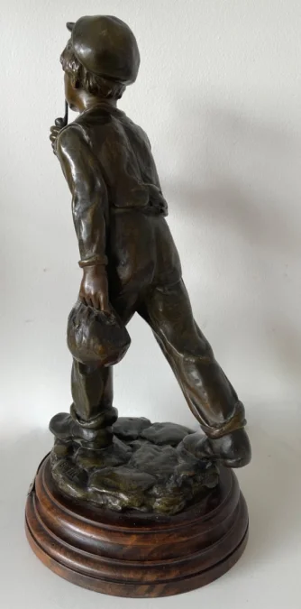 Jeune Homme à La Pipe , Sculpture En Bronze