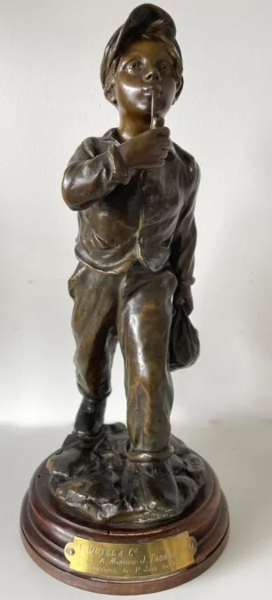 Jeune Homme à La Pipe , Sculpture En Bronze