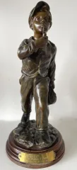 Jeune Homme à La Pipe , Sculpture En Bronze
