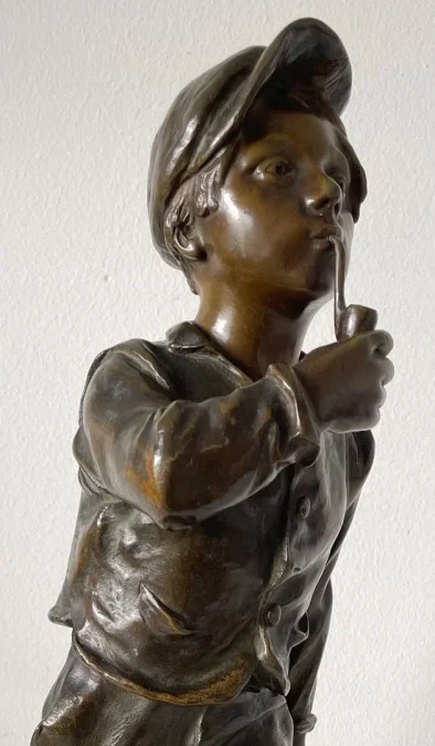 Jeune Homme à La Pipe , Sculpture En Bronze