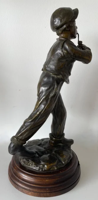 Jeune Homme à La Pipe , Sculpture En Bronze