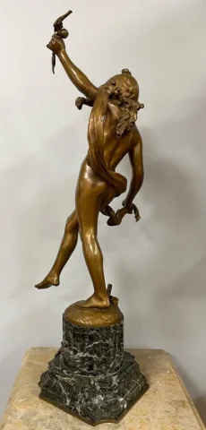 Sculpture En Bronze Représentant Un Nu Signée Auguste Moreau -