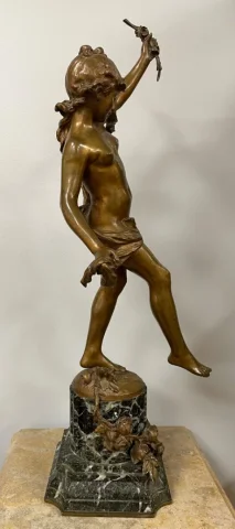 Sculpture En Bronze Représentant Un Nu Signée Auguste Moreau -