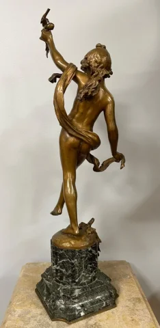 Sculpture En Bronze Représentant Un Nu Signée Auguste Moreau -