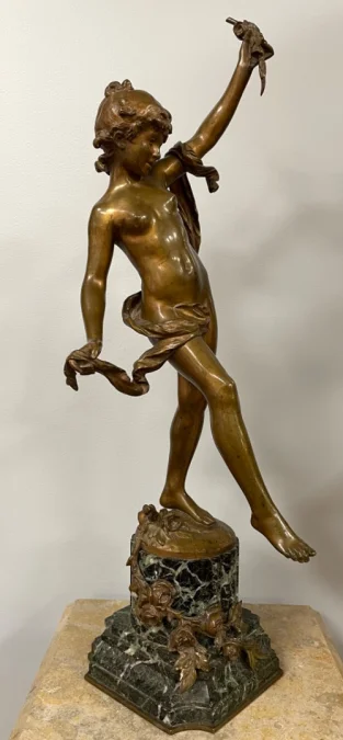 Sculpture En Bronze Représentant Un Nu Signée Auguste Moreau -