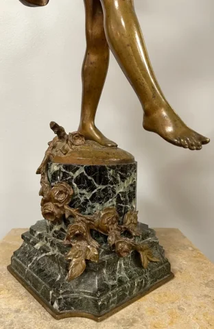 Sculpture En Bronze Représentant Un Nu Signée Auguste Moreau -