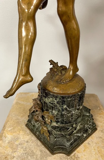 Sculpture En Bronze Représentant Un Nu Signée Auguste Moreau -