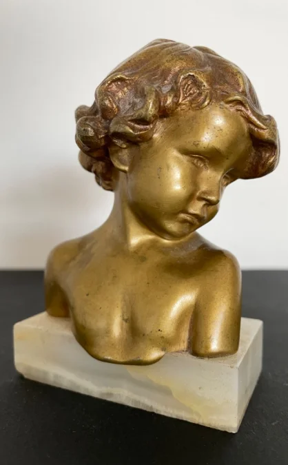 Sujet En Bronze Représentant Un Buste D Enfant