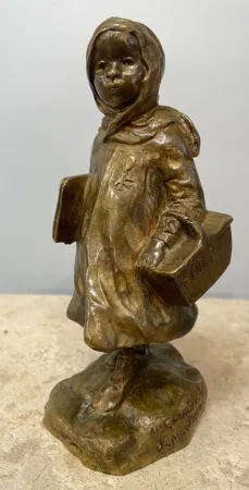 Petite écolière Lorraine , sujet en bronze