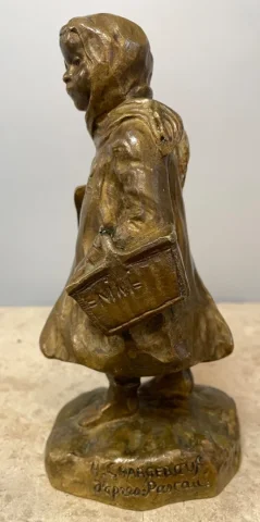 Petite écolière Lorraine , sujet en bronze