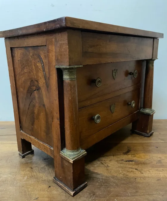 Commode De Maitrise En Noyer De Style Empire -