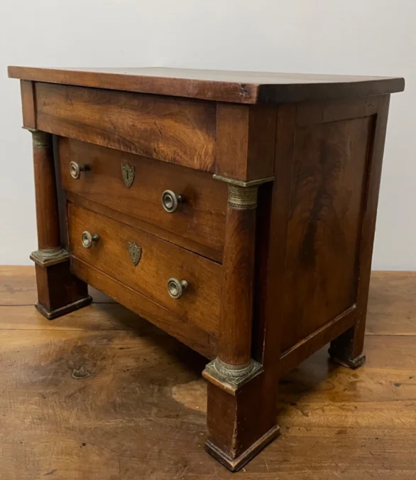 Commode De Maitrise En Noyer De Style Empire -