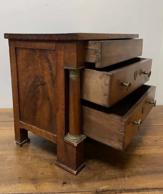 Commode De Maitrise En Noyer De Style Empire -