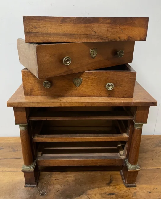 Commode De Maitrise En Noyer De Style Empire -