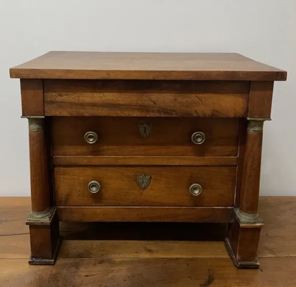 Commode De Maitrise En Noyer De Style Empire -