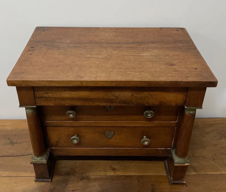 Commode De Maitrise En Noyer De Style Empire -