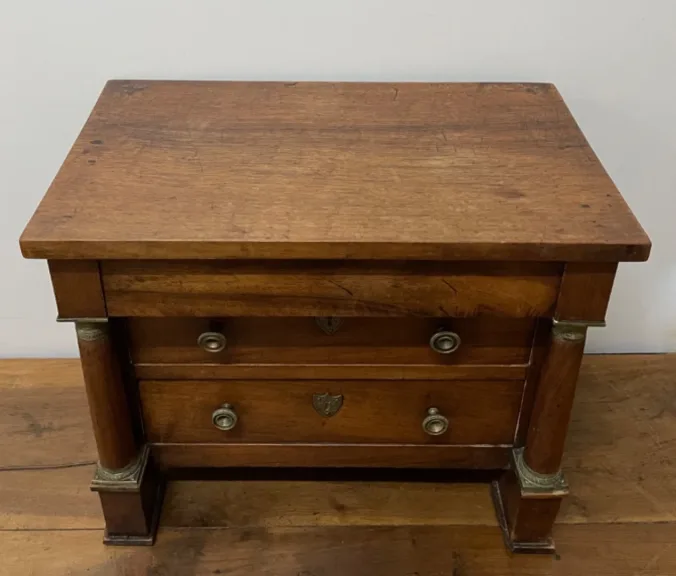Commode De Maitrise En Noyer De Style Empire -