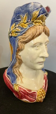 Pichet En Barbotine Représentant Marianne