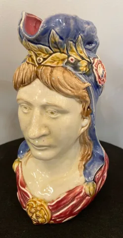 Pichet En Barbotine Représentant Marianne