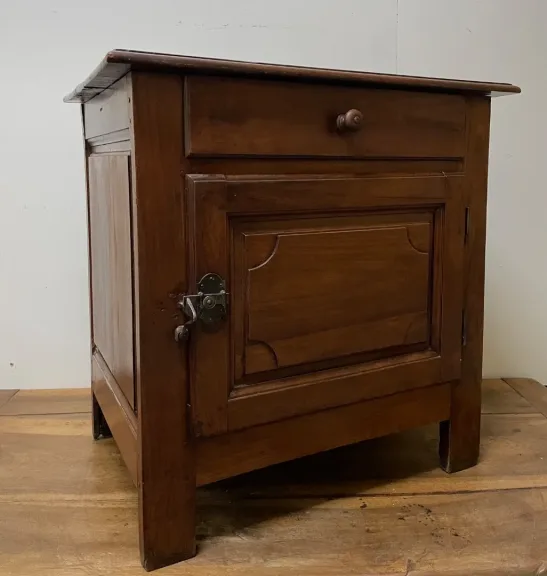 Petit Meuble Dit De Communauté En Noyer