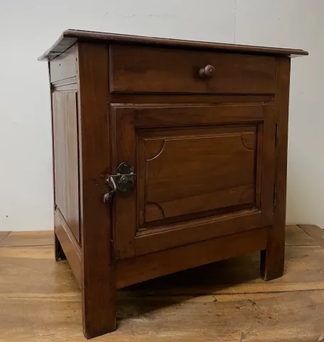 WALNUSS-SCHRANK