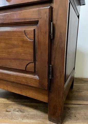 WALNUSS-SCHRANK