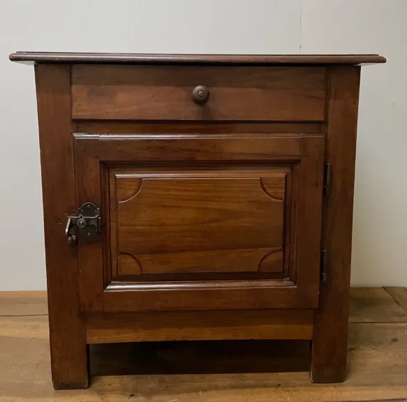 Petit Meuble Dit De Communauté En Noyer