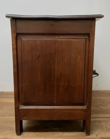WALNUSS-SCHRANK