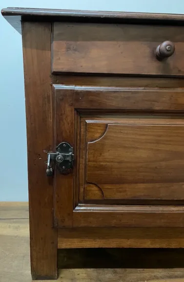Petit Meuble Dit De Communauté En Noyer