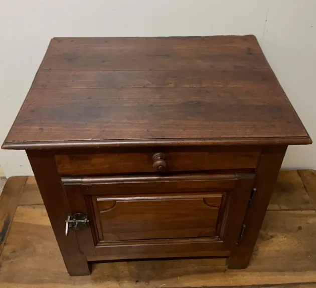 Petit Meuble Dit De Communauté En Noyer