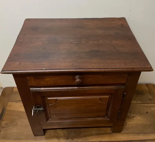 WALNUSS-SCHRANK