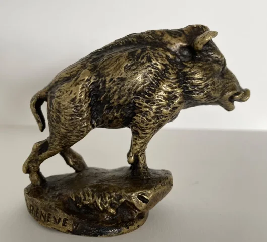 Mascotte En Bronze Représentant Un Sanglier