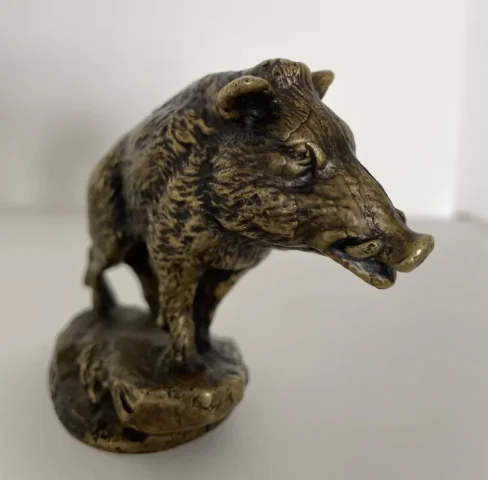 Mascotte En Bronze Représentant Un Sanglier