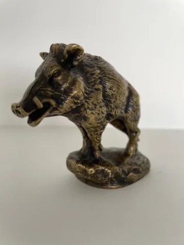 Mascotte En Bronze Représentant Un Sanglier